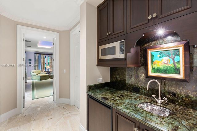 4867 SW 82nd St, Miami, FL 33143