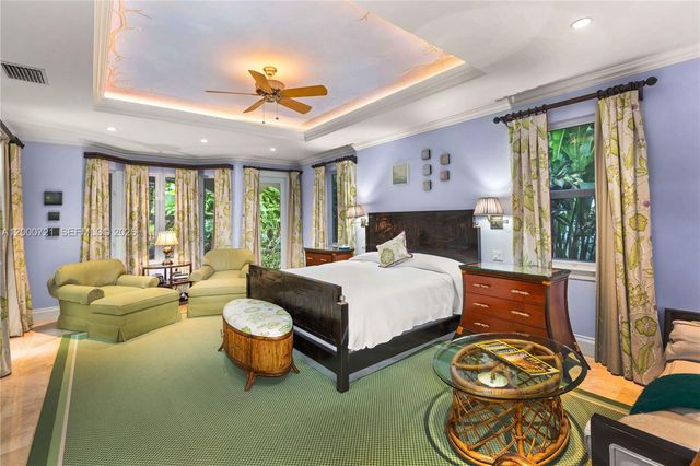 4867 SW 82nd St, Miami, FL 33143