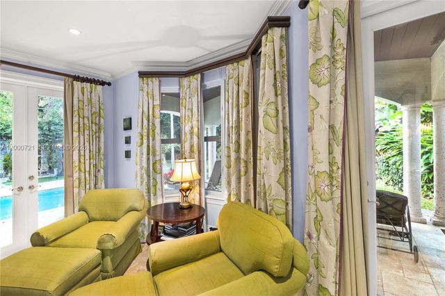 4867 SW 82nd St, Miami, FL 33143