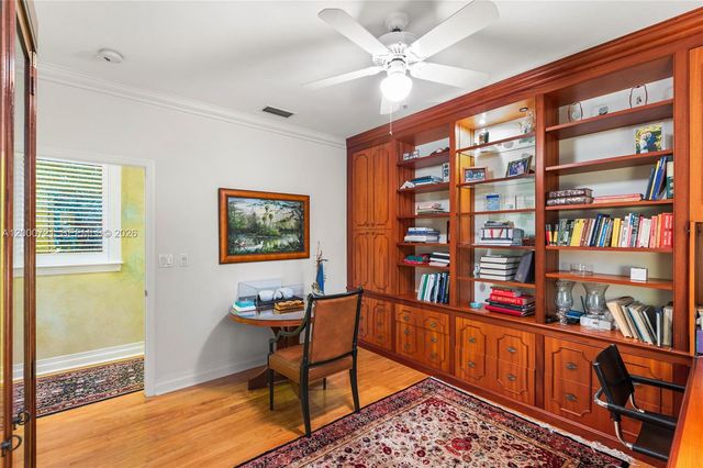 4867 SW 82nd St, Miami, FL 33143