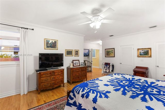 4867 SW 82nd St, Miami, FL 33143