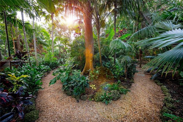 4867 SW 82nd St, Miami, FL 33143