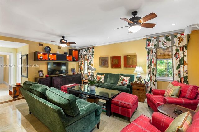 4867 SW 82nd St, Miami, FL 33143