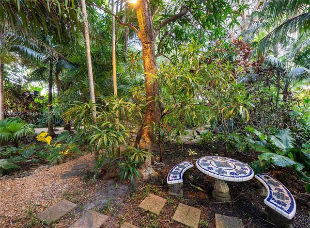 4867 SW 82nd St, Miami, FL 33143