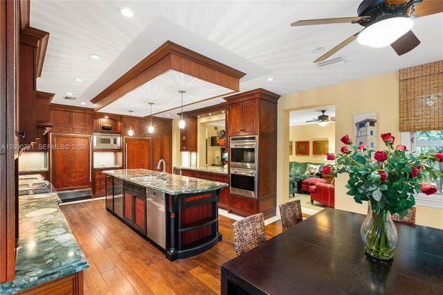 4867 SW 82nd St, Miami, FL 33143