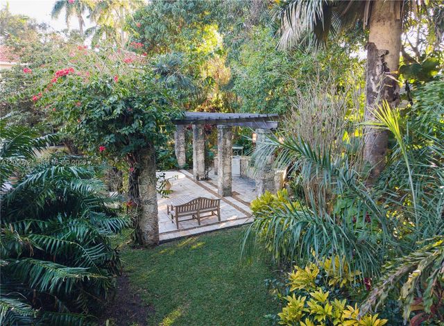 4867 SW 82nd St, Miami, FL 33143