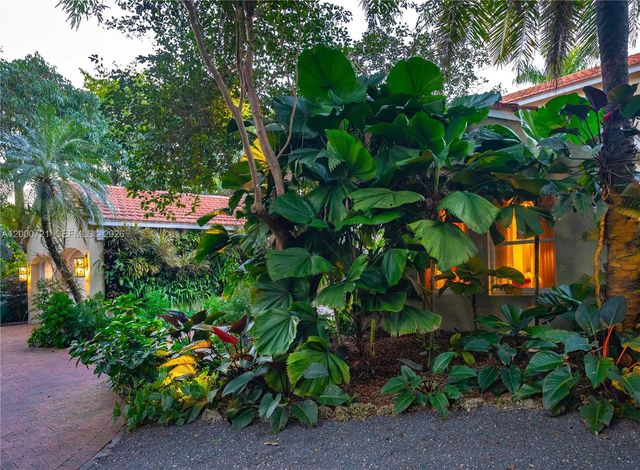 4867 SW 82nd St, Miami, FL 33143