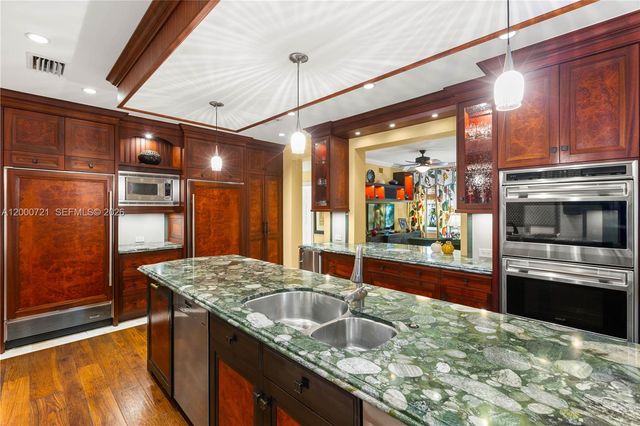 4867 SW 82nd St, Miami, FL 33143