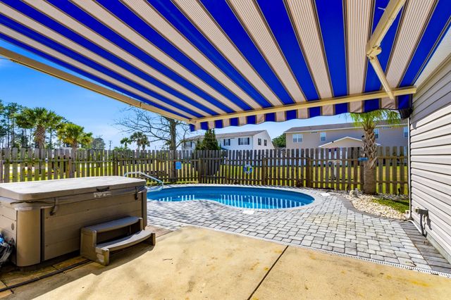 527 Cottage Oaks Circle, Myrtle Beach, SC 29579