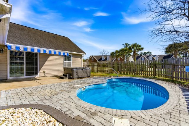 527 Cottage Oaks Circle, Myrtle Beach, SC 29579