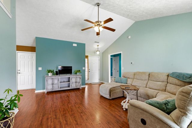 527 Cottage Oaks Circle, Myrtle Beach, SC 29579