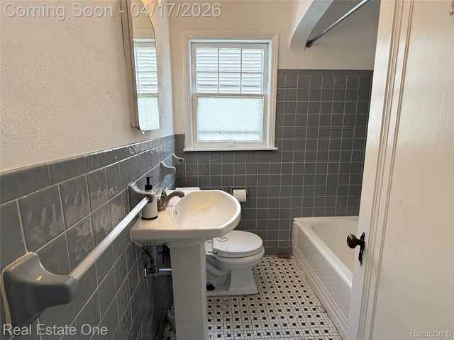 24411 Union Street, Dearborn, MI 48124