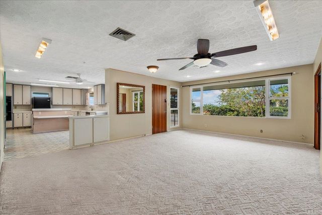 345 Auhana Rd, Kihei, HI 96753