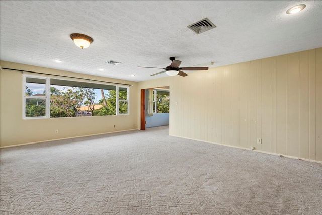 345 Auhana Rd, Kihei, HI 96753