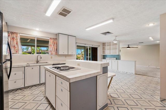 345 Auhana Rd, Kihei, HI 96753