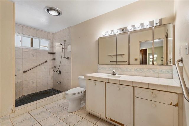 345 Auhana Rd, Kihei, HI 96753