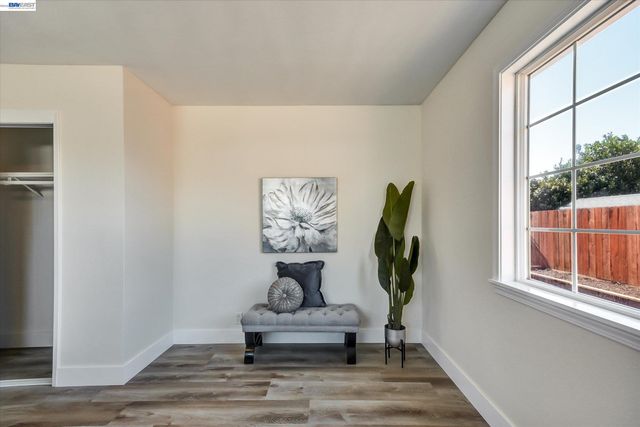 147 Wisteria Dr, East Palo Alto, CA 94303