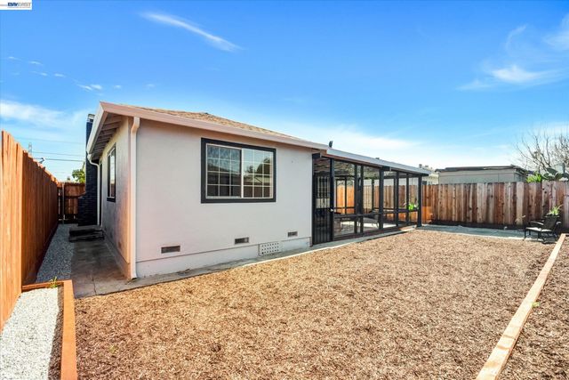 147 Wisteria Dr, East Palo Alto, CA 94303