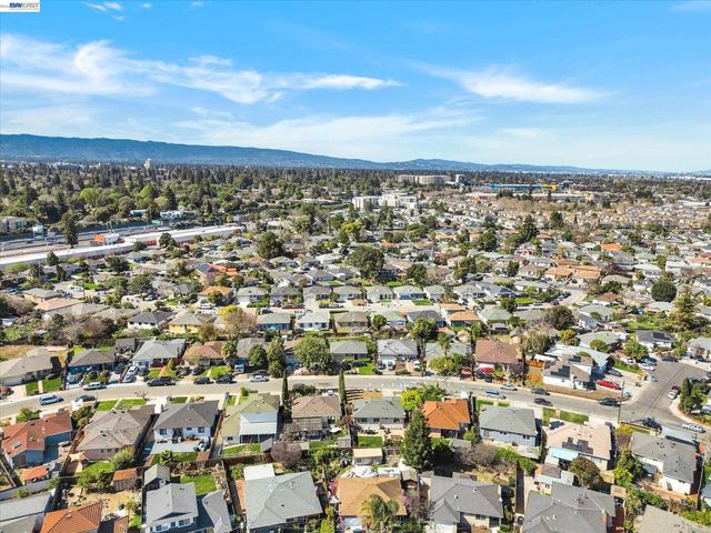 147 Wisteria Dr, East Palo Alto, CA 94303