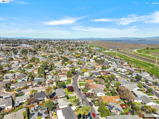 147 Wisteria Dr, East Palo Alto, CA 94303