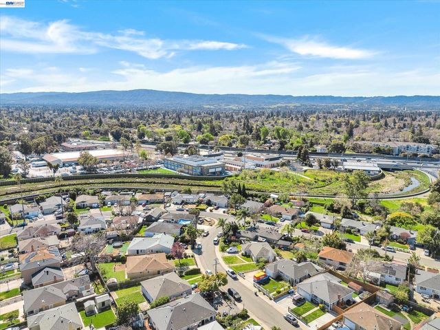 147 Wisteria Dr, East Palo Alto, CA 94303