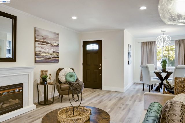 147 Wisteria Dr, East Palo Alto, CA 94303