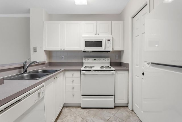 18108 PEREGRINES PERCH PLACE 7110, Lutz, FL 33558