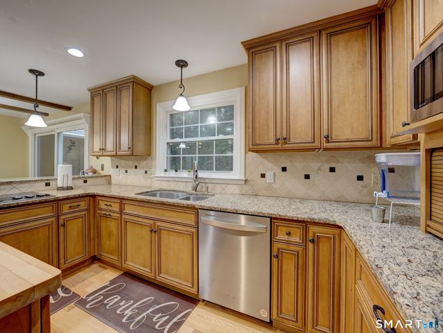 49 Beverly Drive, Avon, CT 06001