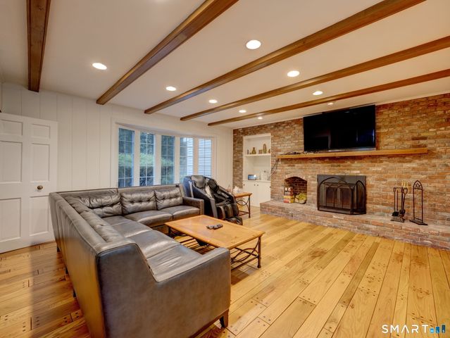 49 Beverly Drive, Avon, CT 06001