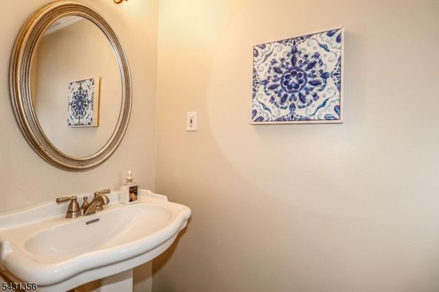 94 Hayes Ave, Clark Twp., NJ 07066