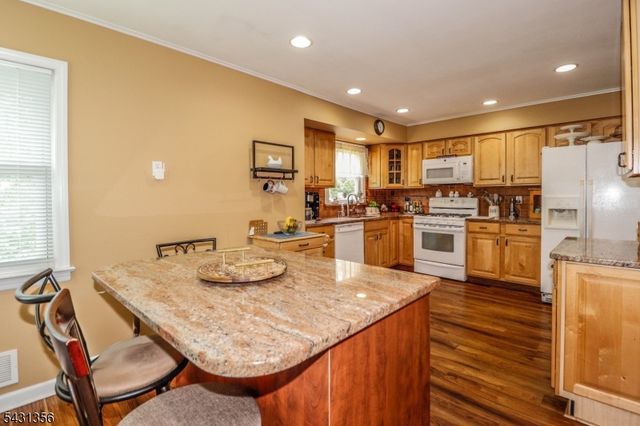 94 Hayes Ave, Clark Twp., NJ 07066