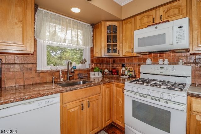 94 Hayes Ave, Clark Twp., NJ 07066