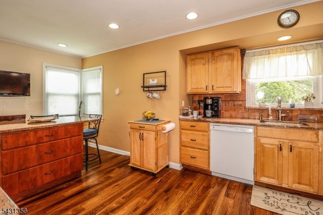 94 Hayes Ave, Clark Twp., NJ 07066