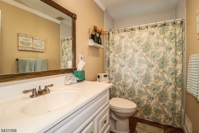 94 Hayes Ave, Clark Twp., NJ 07066