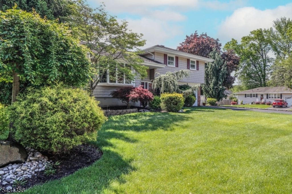 94 Hayes Ave, Clark Twp., NJ 07066