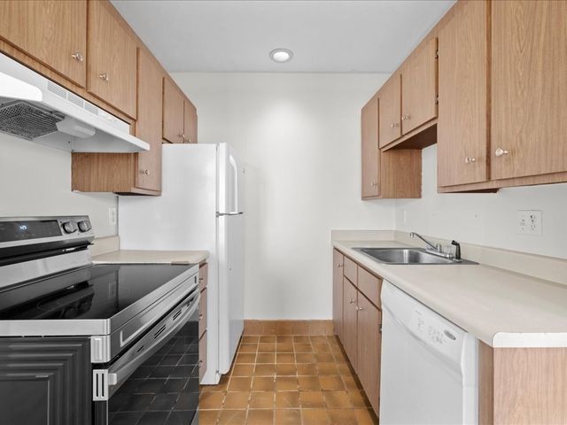 1 Cypress Rd 107, Boston, MA 02135