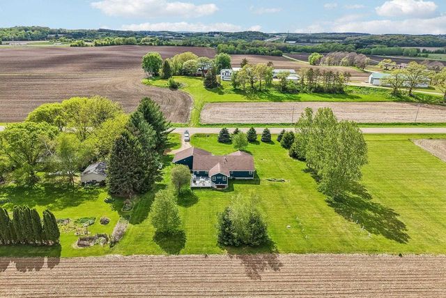 2620 County Highway W Road, Stoughton, WI 53589