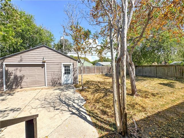 1034 McClendon St, Corpus Christi, TX 78404