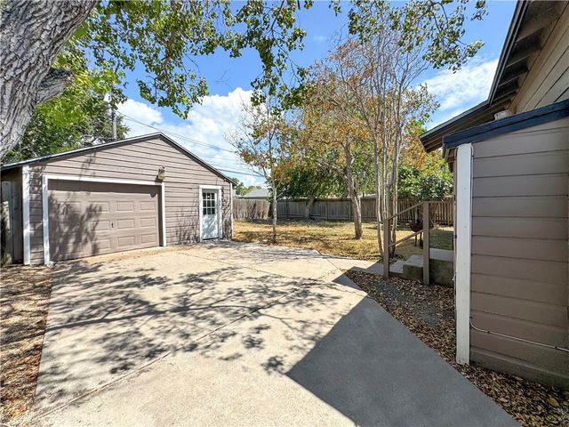 1034 McClendon St, Corpus Christi, TX 78404