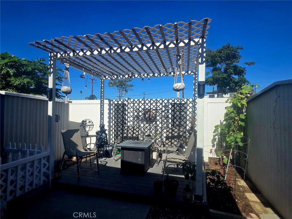 Image 4 of property listing at 15621 Beach blvd 28, Westminster, CA 92683