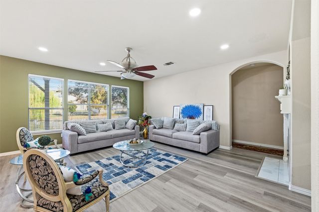 1133 Spanish Moss Drive, Savannah, TX 76227