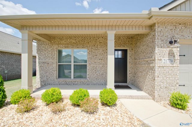 21779 Natures Cove Drive, Athens, AL 35613