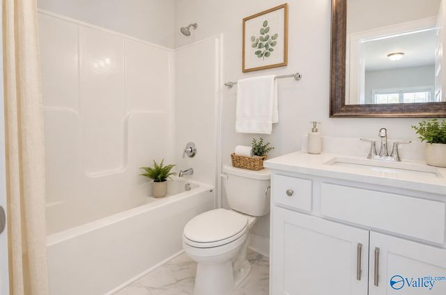 21779 Natures Cove Drive, Athens, AL 35613