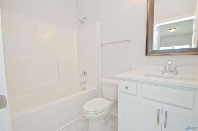 21779 Natures Cove Drive, Athens, AL 35613