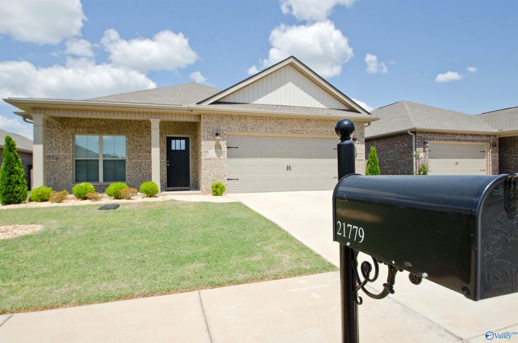 21779 Natures Cove Drive, Athens, AL 35613