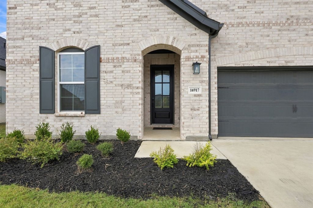 16917 Leatherflower Boulevard, Justin, TX 76247 — photo 2
