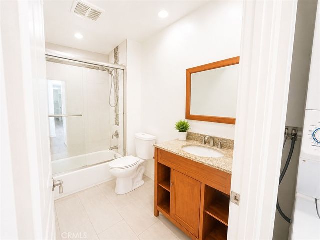 6651 Noble, Van Nuys, CA 91405
