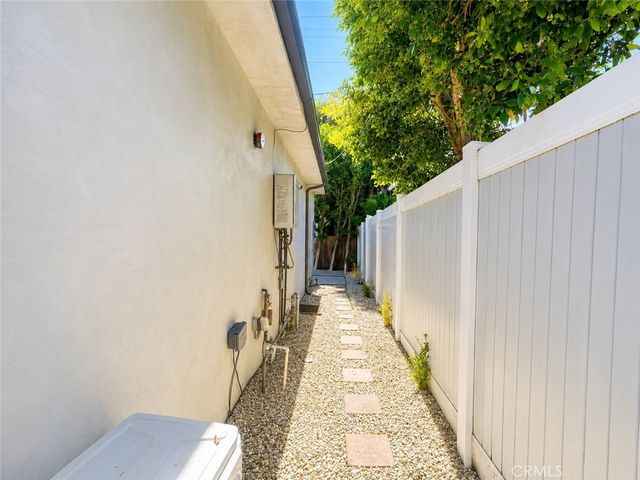 6651 Noble, Van Nuys, CA 91405