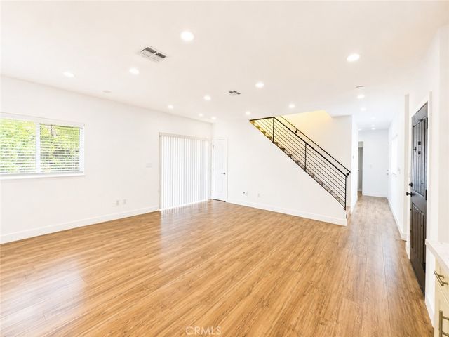 6651 Noble, Van Nuys, CA 91405