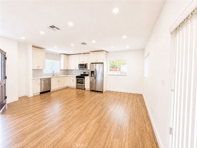 6651 Noble, Van Nuys, CA 91405